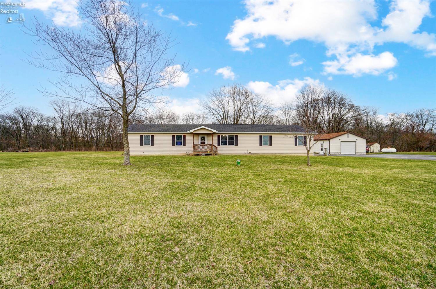 2623 State Route 12, Burgoon, OH 43407