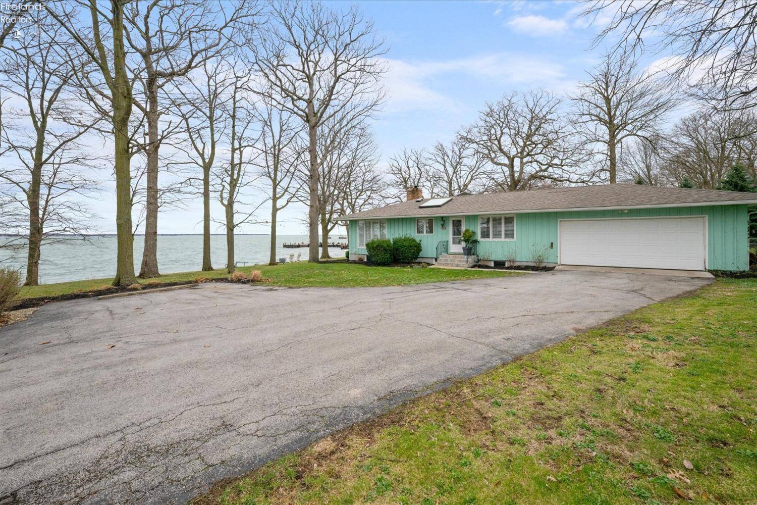 725 Lake ST, Marblehead, OH 43440