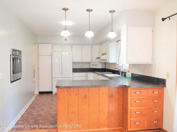 Mason, MI 48854,855 S Lansing ST