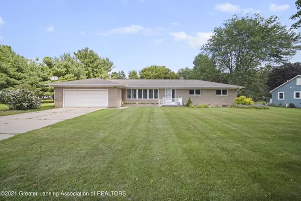 855 S Lansing ST, Mason, MI 48854