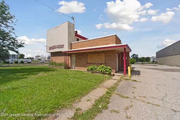 Lansing, MI 48906,721 N Larch ST