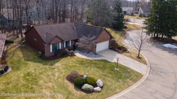 3633 Muirfield DR, Lansing, MI 48911