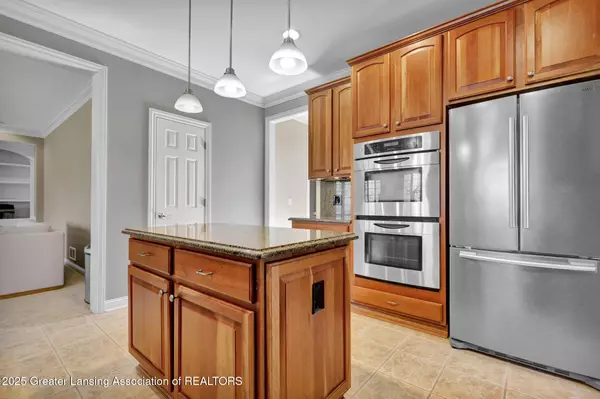 1992 Belwood DR Okemos, MI 48864