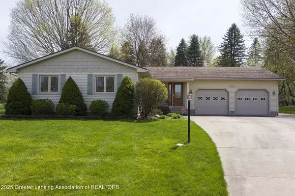 1117 S Geneva DR, Dewitt, MI 48820