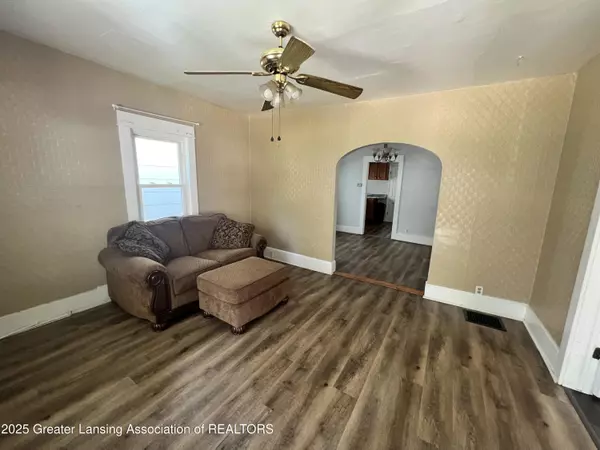 Lansing, MI 48910,1806 Ada ST