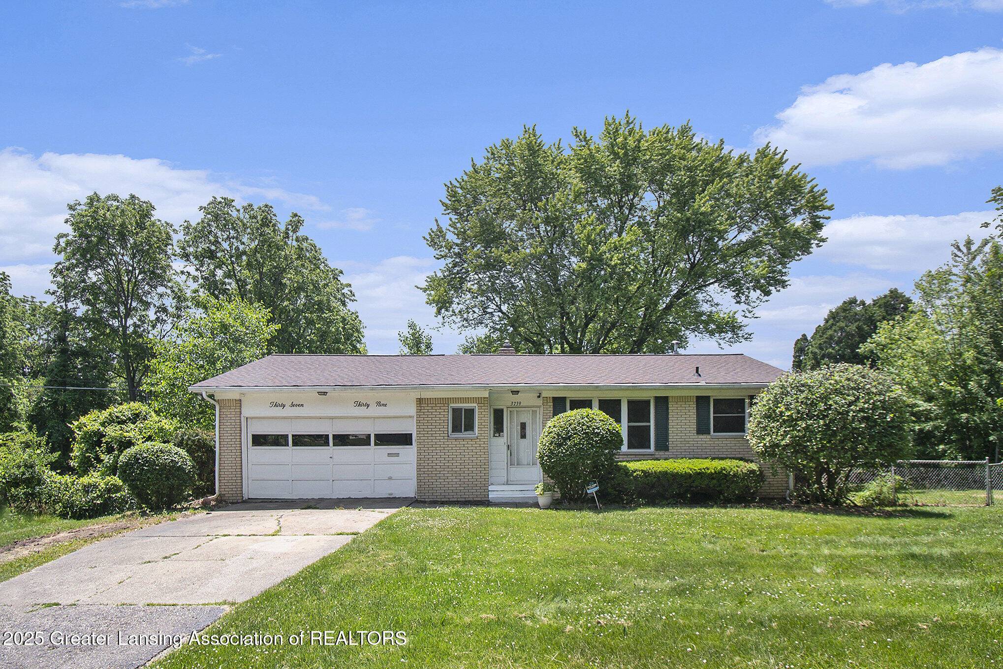 3739 Ridgefield RD, Lansing, MI 48906