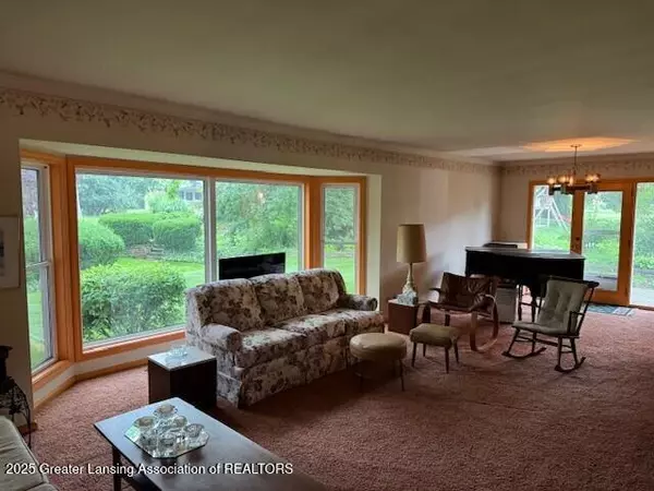 Lansing, MI 48911,1654 Nottingham RD