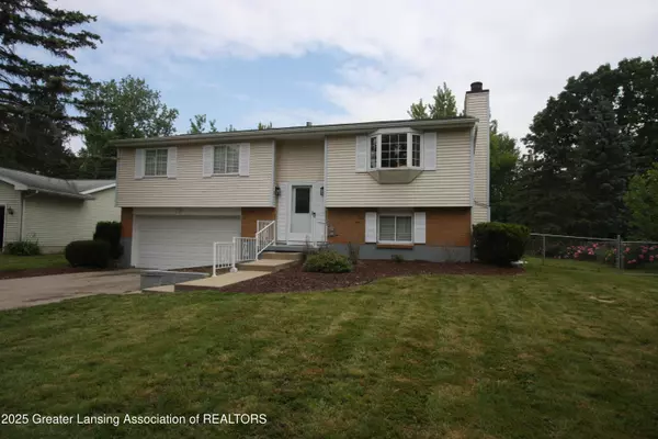 3231 Stonewood DR, Lansing, MI 48912