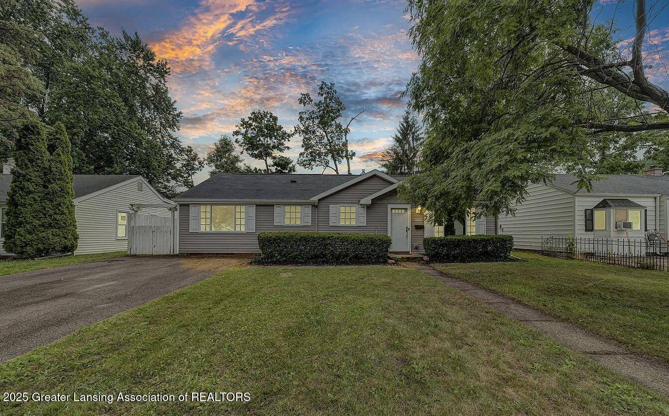 3003 Timber DR, Lansing, MI 48917