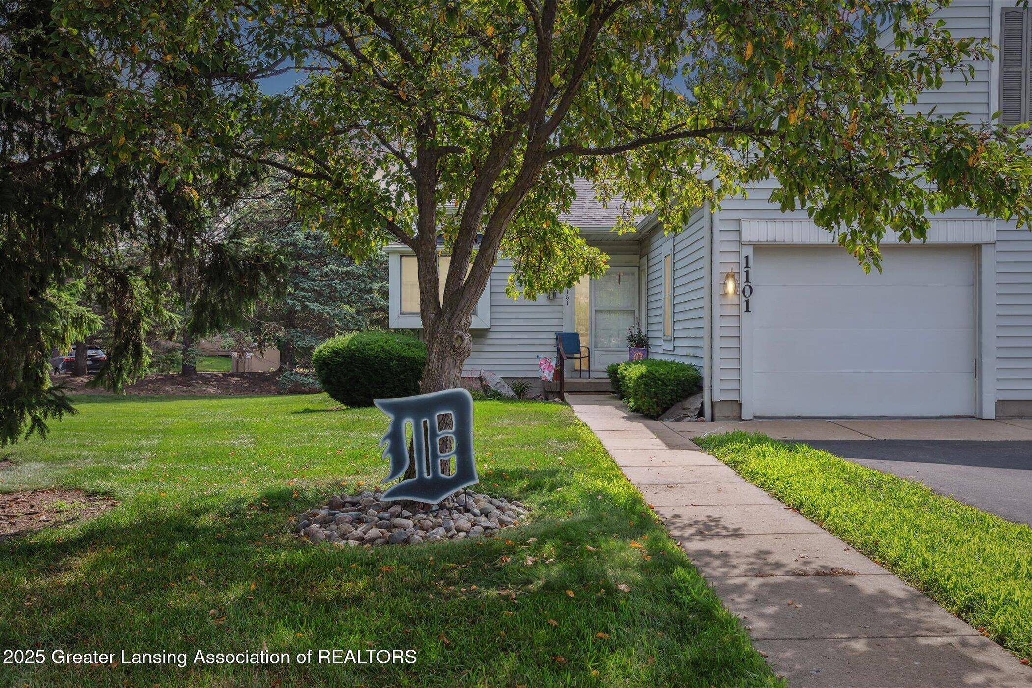 1101 Sunview DR, St. Johns, MI 48879
