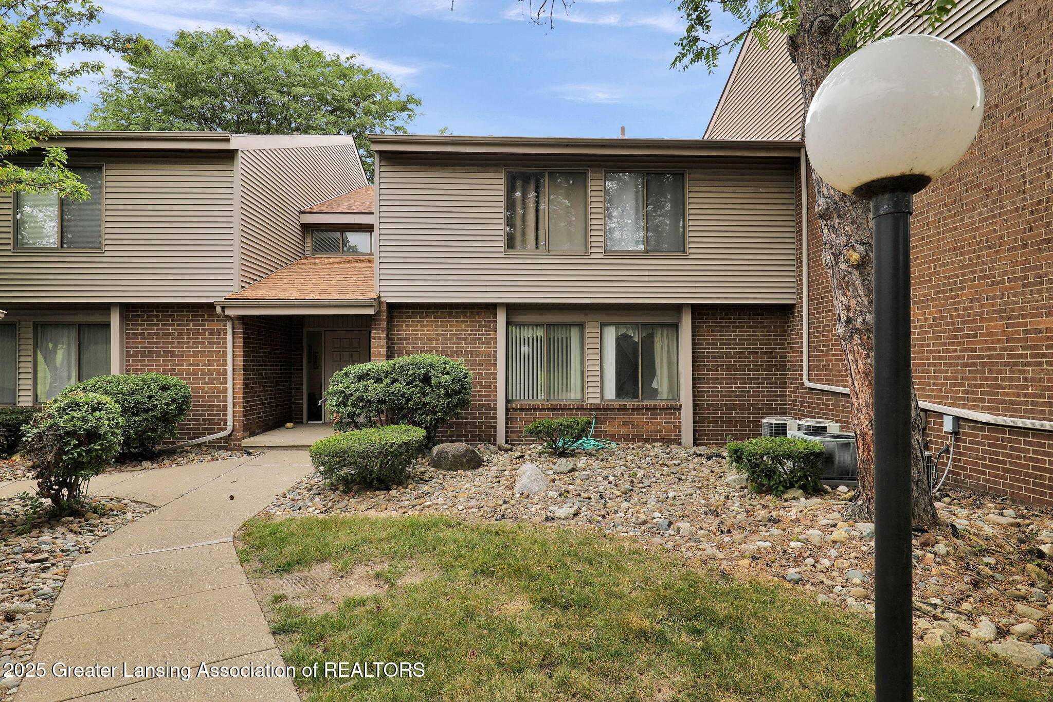 1042 Grenoble LN #B, Lansing, MI 48917