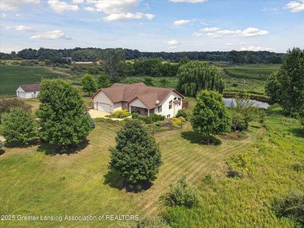 8283 S Williams RD, Dewitt, MI 48820