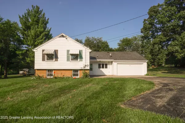35 W Sherwood RD, Okemos, MI 48864