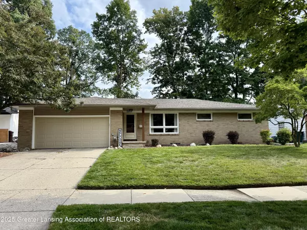 2817 Woodview DR, Lansing, MI 48911