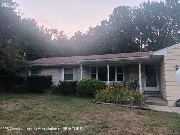 4084 N Pine Dell DR, Lansing, MI 48911