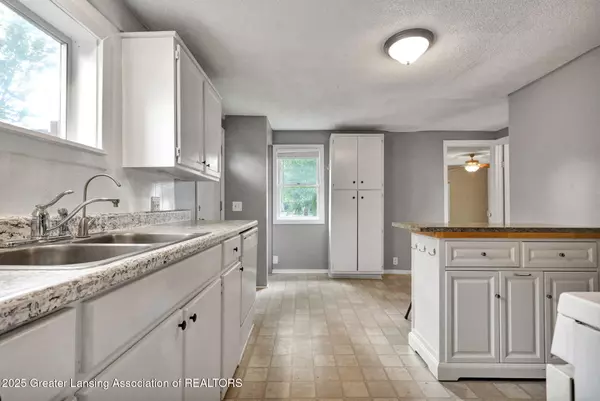 Lansing, MI 48917,420 N Catherine ST