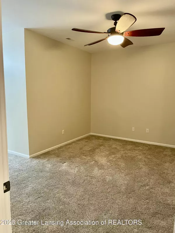 Lansing, MI 48906,669 Worthington DR