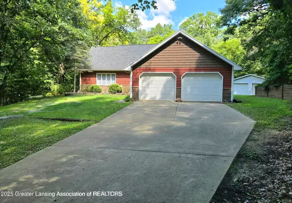 4423 Hyatt ST, Eaton Rapids, MI 48827