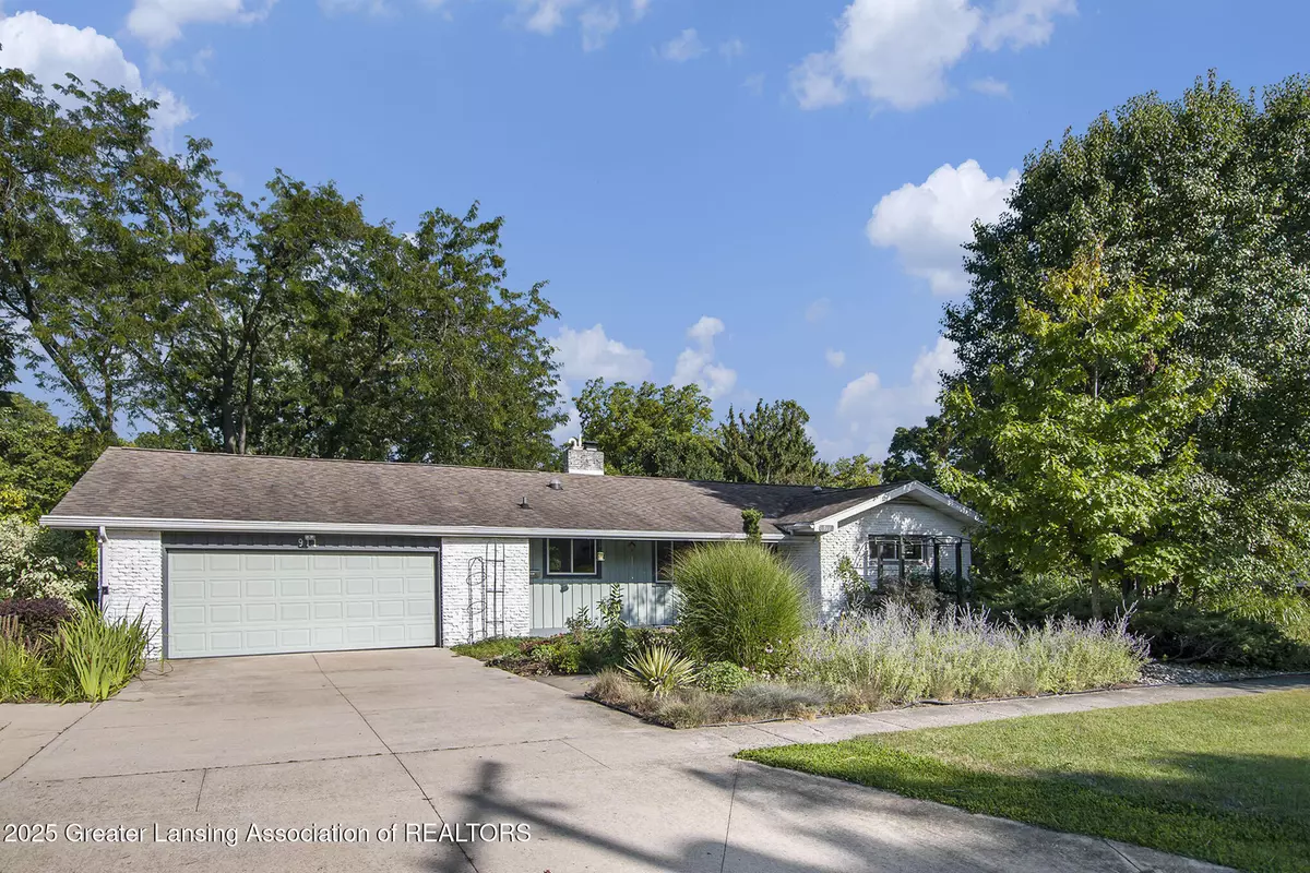 Grand Ledge, MI 48837,911 Belknap ST