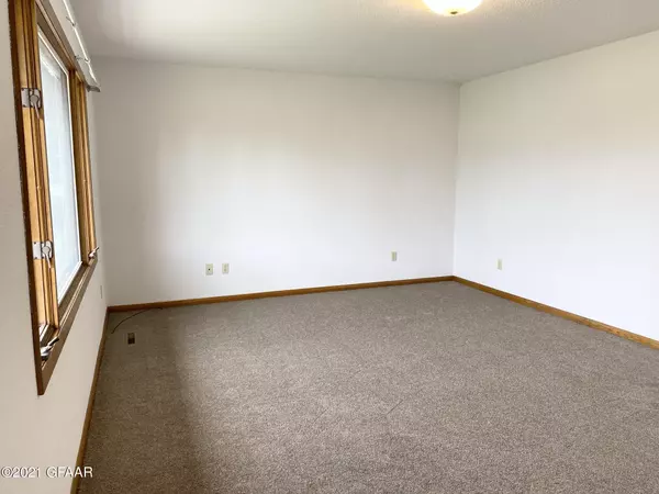 Munich, ND 58249,403 GRIFFIN