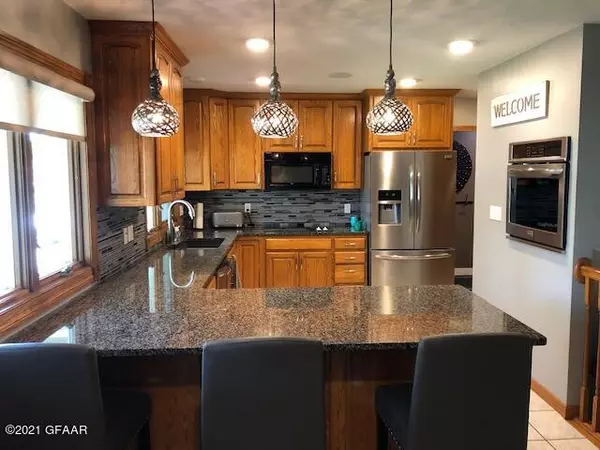 Grand Forks, ND 58201,903 28TH AVE S