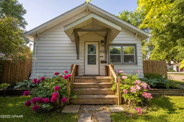 1523 6TH AVE N, Grand Forks, ND 58203