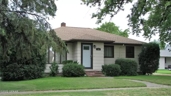 105 E 3RD AVE S, Cavalier, ND 58220