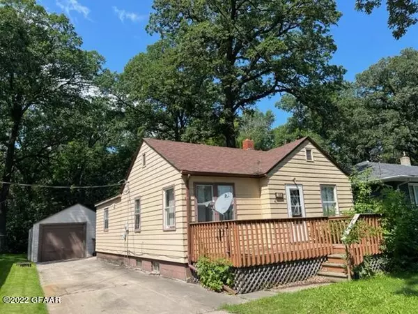 705 W 2ND AVE N, Cavalier, ND 58220