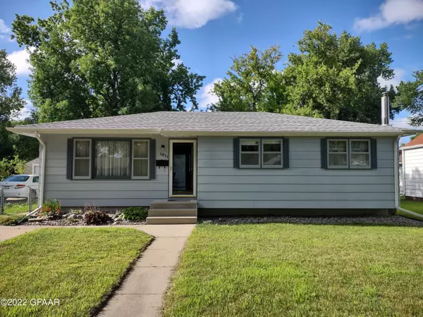 1811 10TH AVE N, Grand Forks, ND 58203