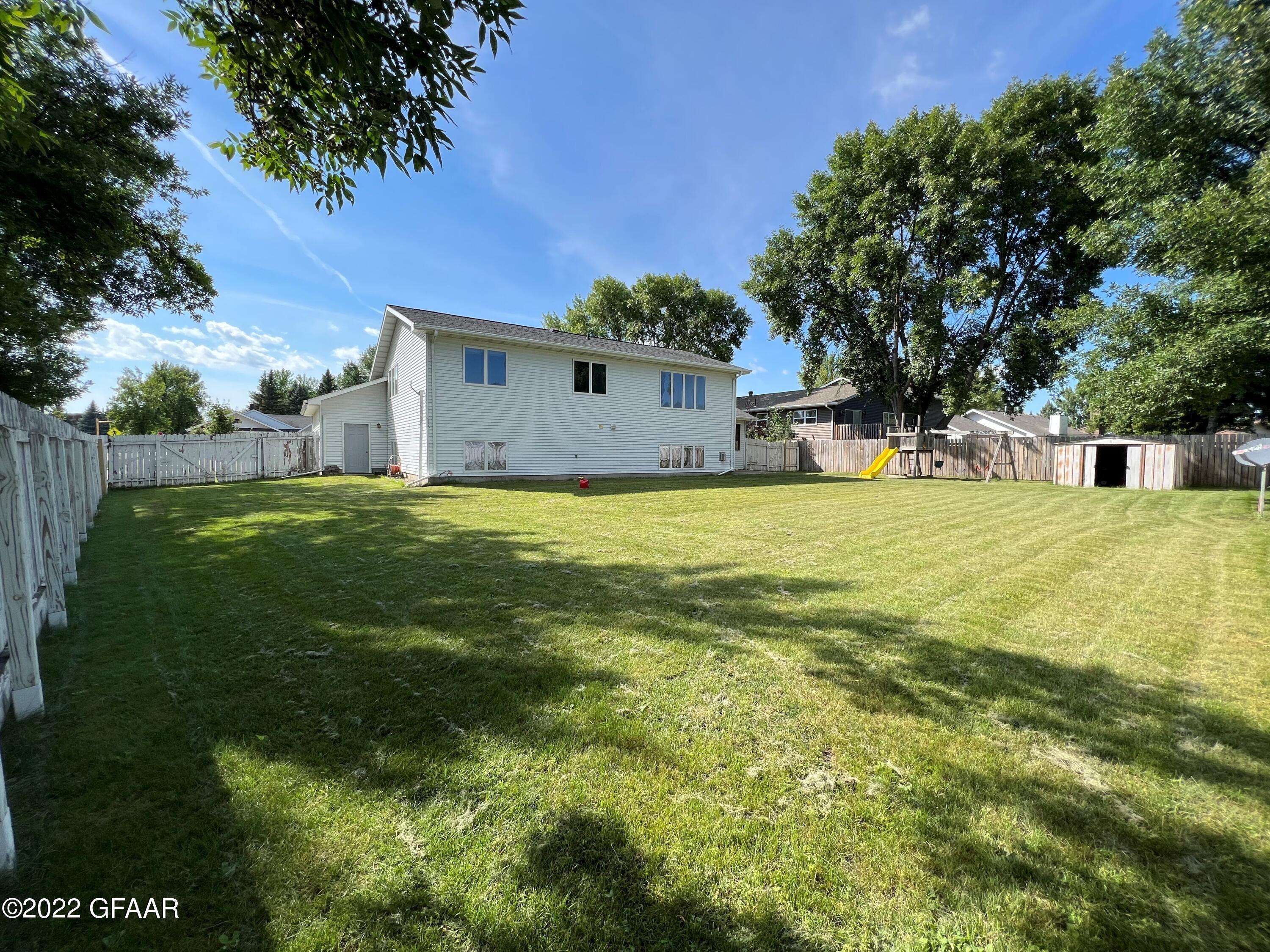 Grand Forks, ND 58201,1231 23RD ST S