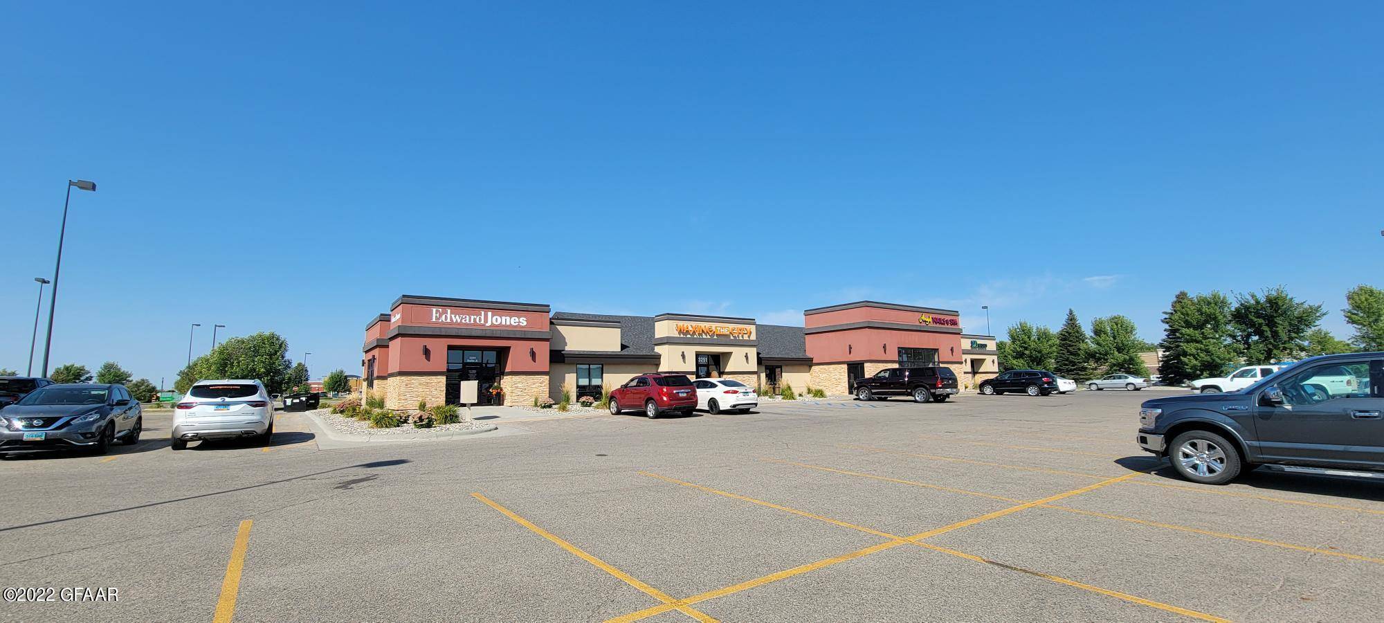 Grand Forks, ND 58201,3251 32ND AVE S