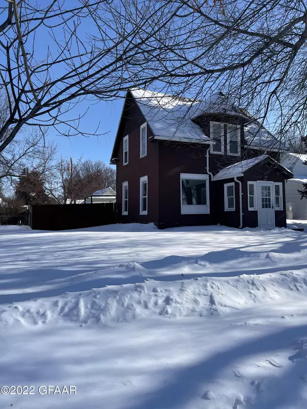 120 4TH AVE SE, Mayville, ND 58257