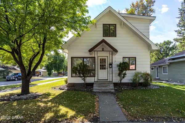 1401 5TH AVE N, Grand Forks, ND 58203