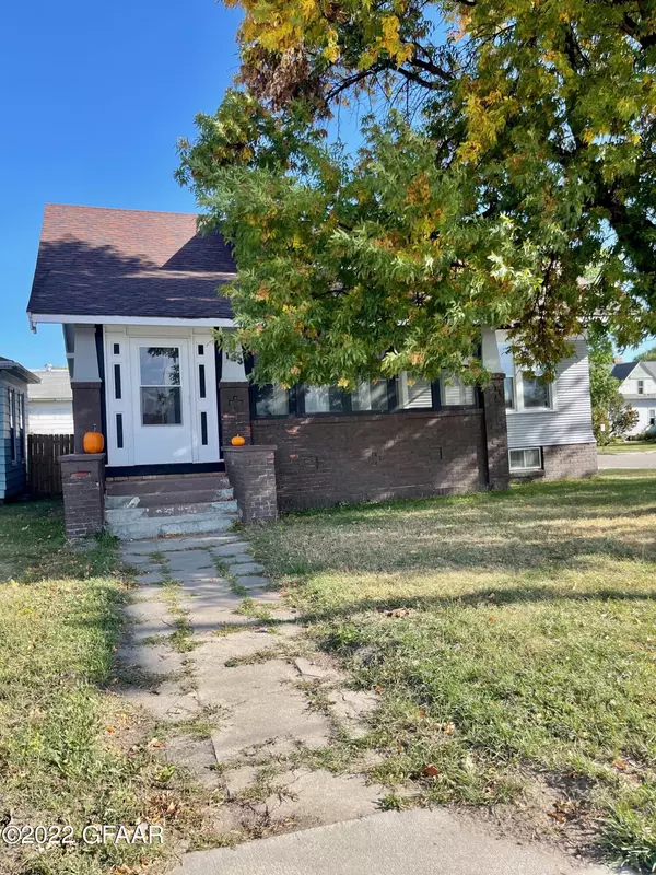 123 E 4TH ST, Crookston, MN 56716