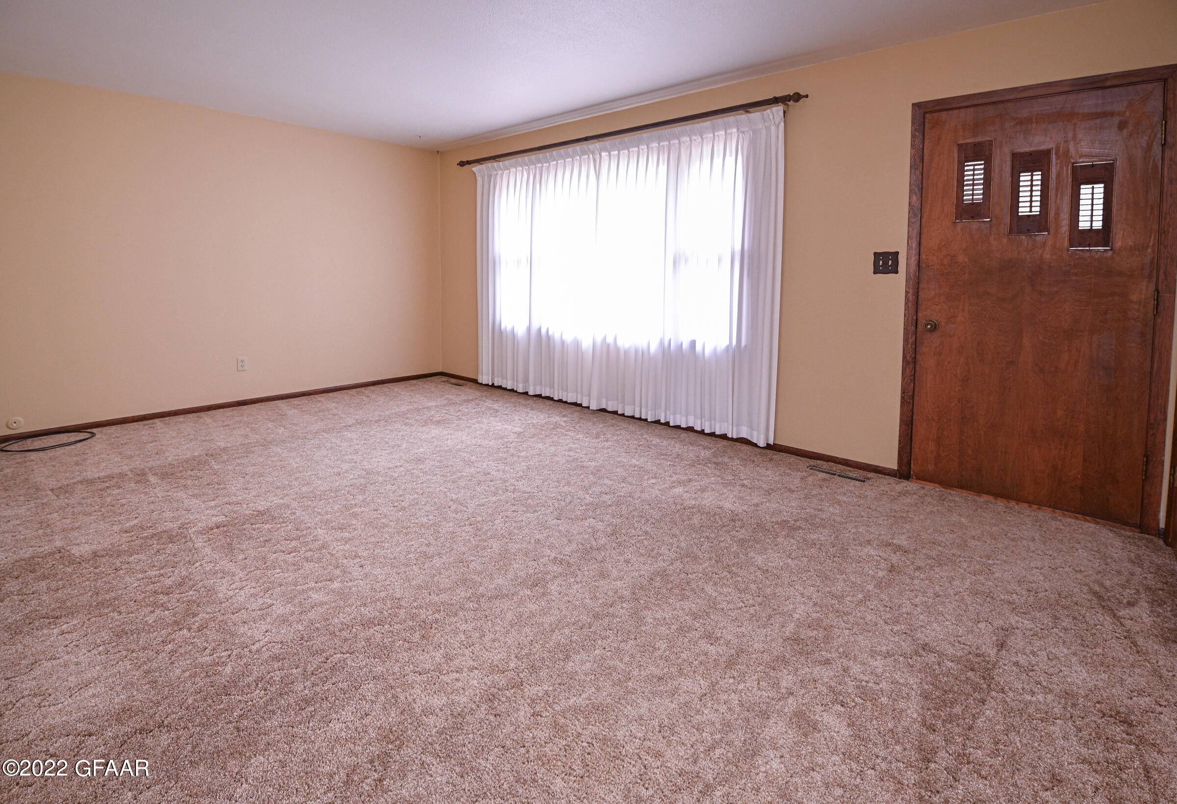 Grand Forks, ND 58201,1818 19TH ST S