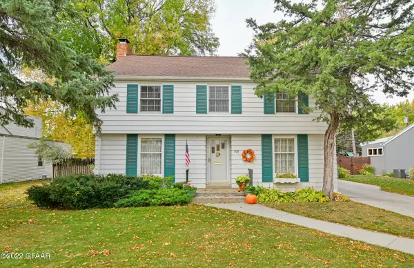 1528 COTTONWOOD ST, Grand Forks, ND 58201