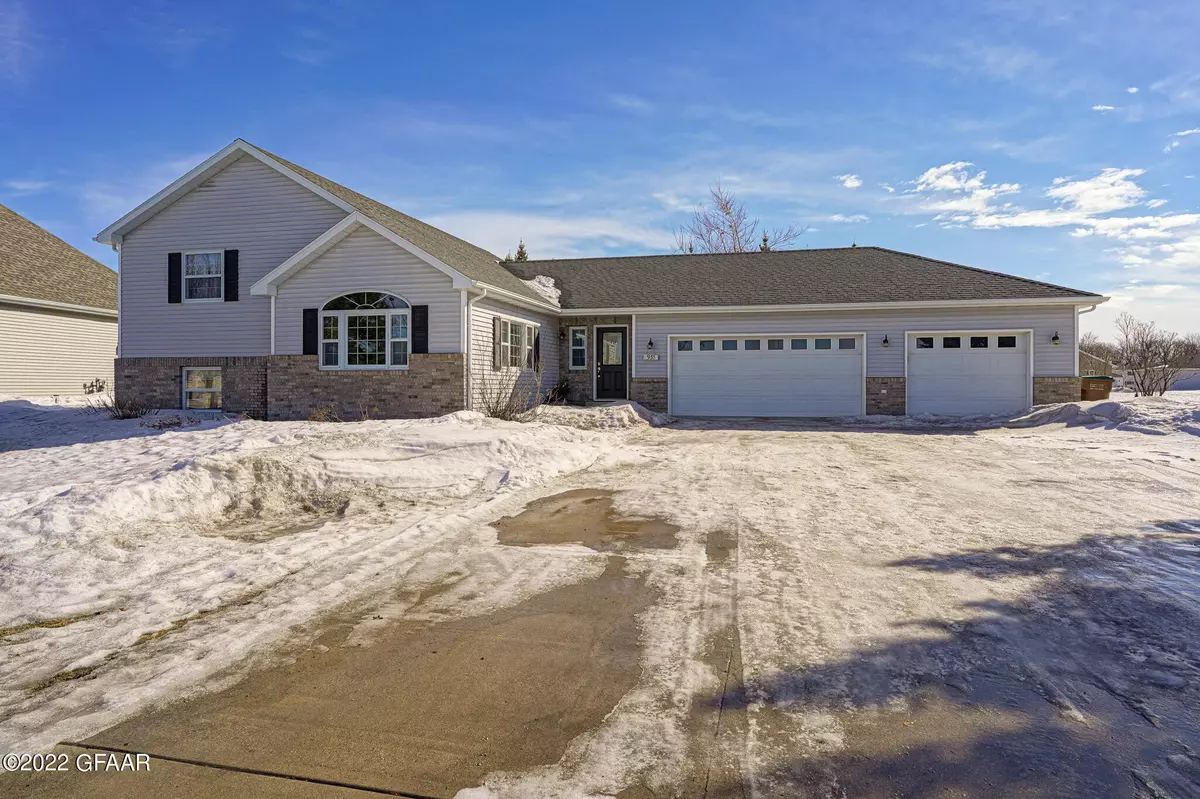 East Grand Forks, MN 56721,931 5TH AVE SE