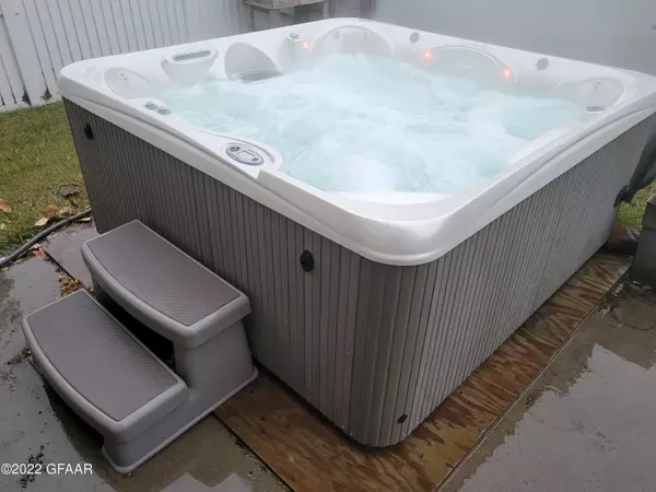 Walhalla, ND 58282,706 DELANO AVE