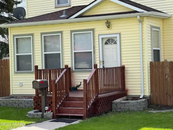 807 KELLY AVE, Devils Lake, ND 58301