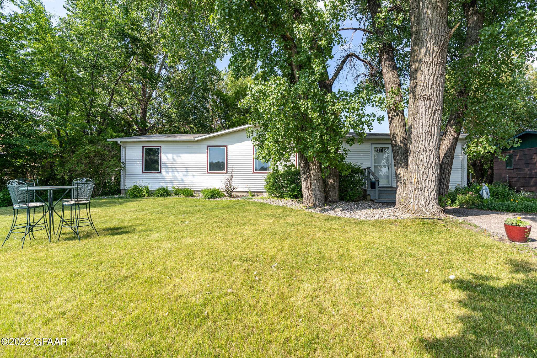407 7TH AVE S, Crookston, MN 56716