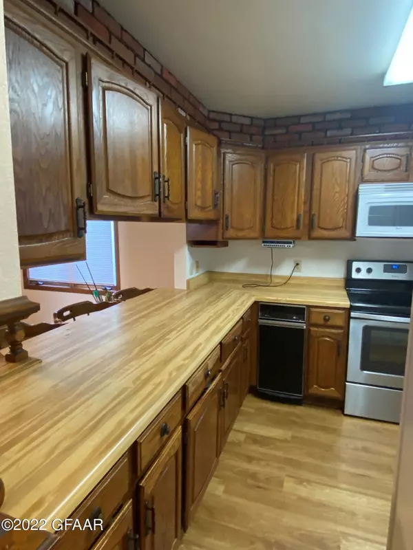 Reynolds, ND 58275,410 1ST AVE