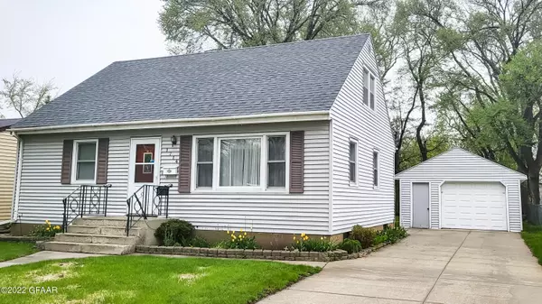 1714 11TH AVE N, Grand Forks, ND 58203