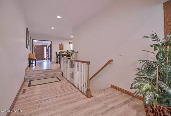 Grand Forks, ND 58201,6415 LAKE DR