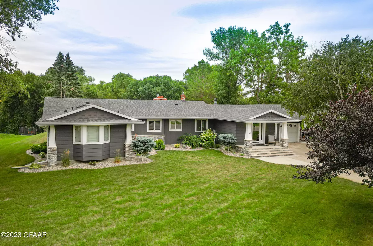 Grand Forks, ND 58201,6415 LAKE DR