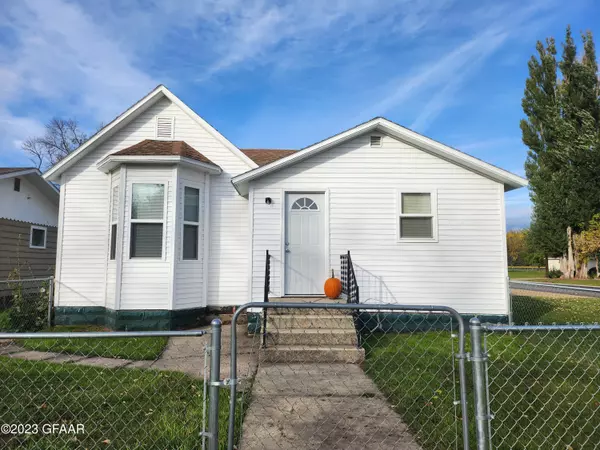 322 GARRISON AVE, Larimore, ND 58251