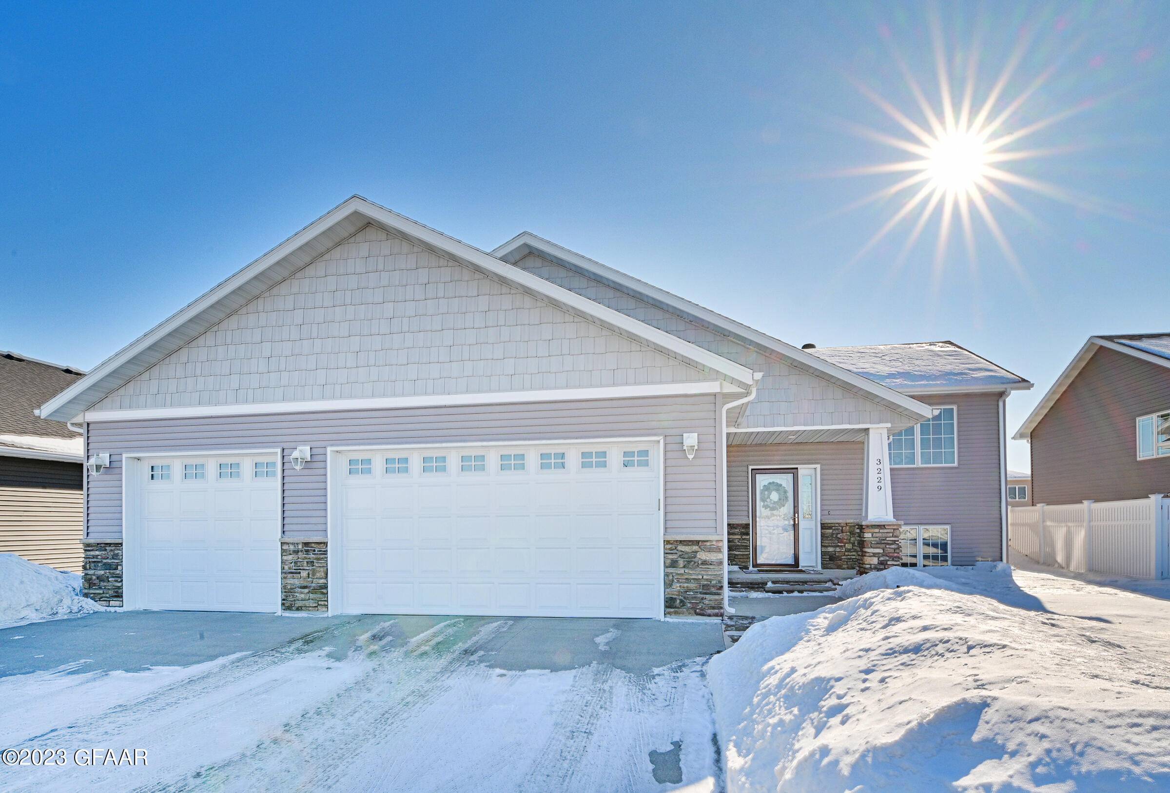 Grand Forks, ND 58201,3229 43RD AVE S
