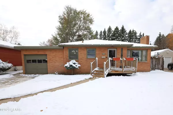 426 GREENWOOD DR SE, East Grand Forks, MN 56721