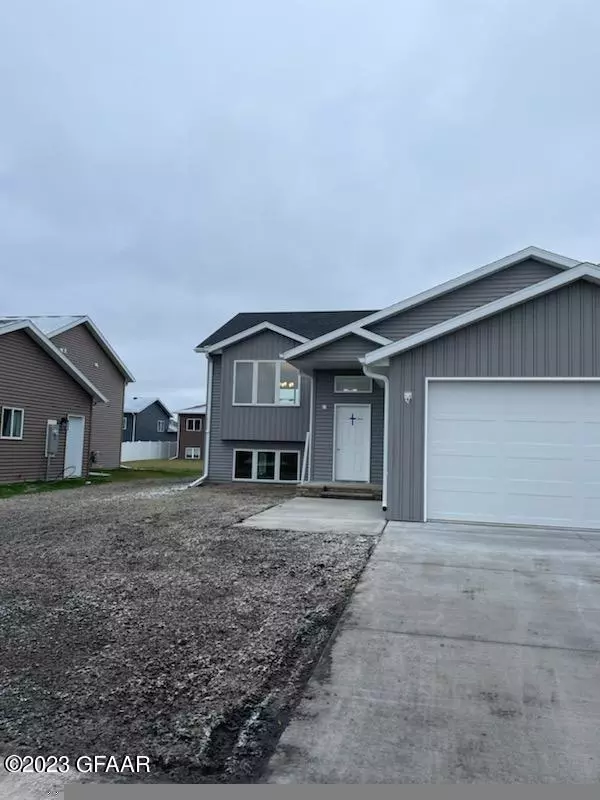 Grand Forks, ND 58201,3296 45TH AVE S