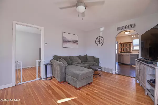 Grand Forks, ND 58203,1602 8TH AVE N