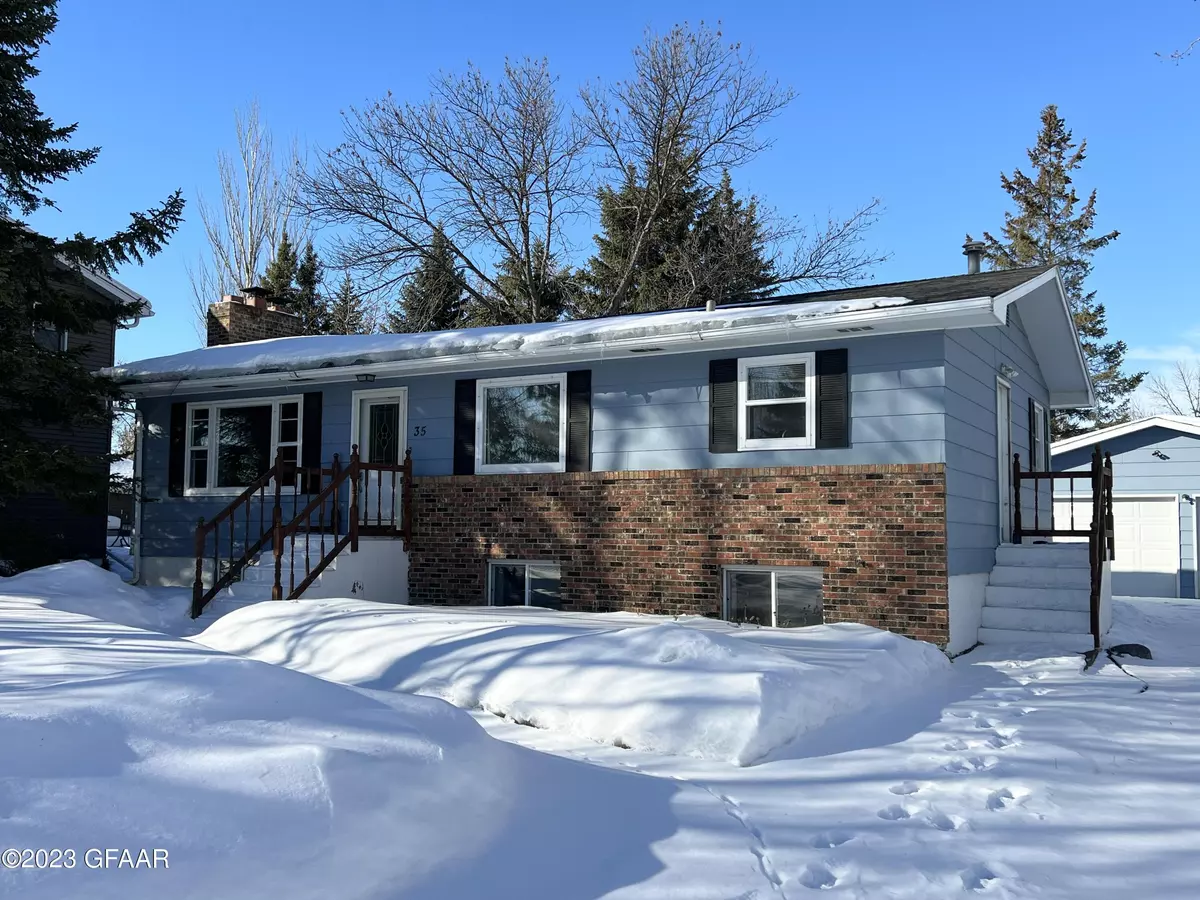 East Grand Forks, MN 56721,35 GARDEN CT NW